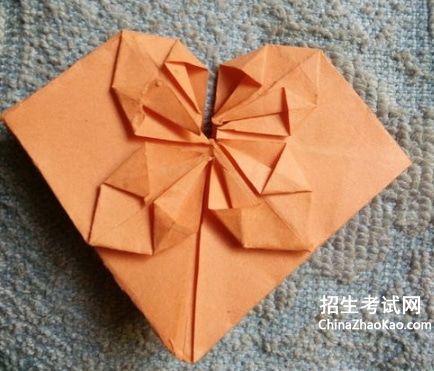 折纸漂亮爱心的方法图解-花桃心